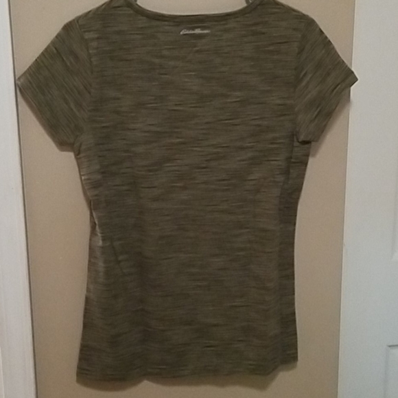 ⭐5/$20⭐U neck tee - Picture 3 of 3